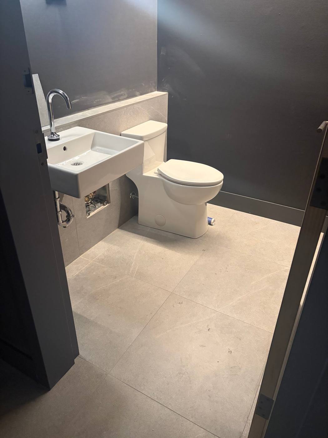Stanhope Golf Course, washroom porcelain floor and wall tile